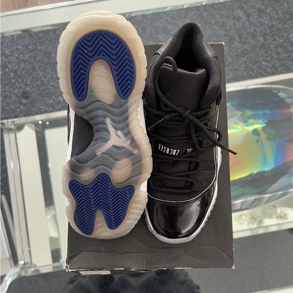 Retro 11 Space Jams - Picture 2 of 5